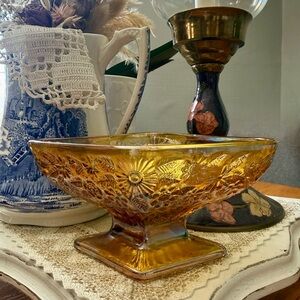 Indiana Glass Amber Daisy & Leaf Pattern Pedestal Bowl